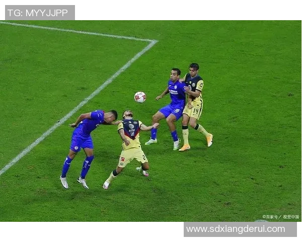 蒙特瑞与阿苏尔的激烈对决揭示了足球战术的魅力与团队协作的重要性